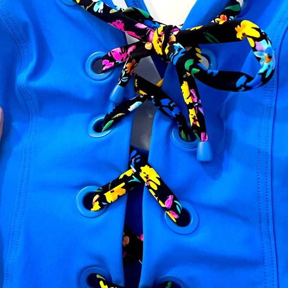 BEAUTIFUL “Lacey” Skinnydippers by miracle suit woman’s one piece bathing suit. - Picture 4 of 9